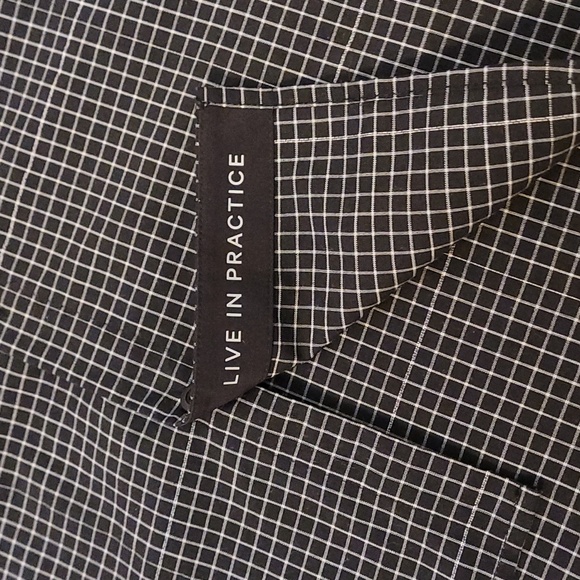 Lululemon Reflective SS Button Down - Picture 3 of 6